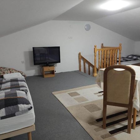 Naty Apartman Haniska Exterior foto