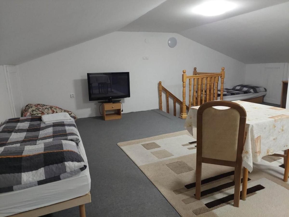 Naty Apartman Haniska Exterior foto